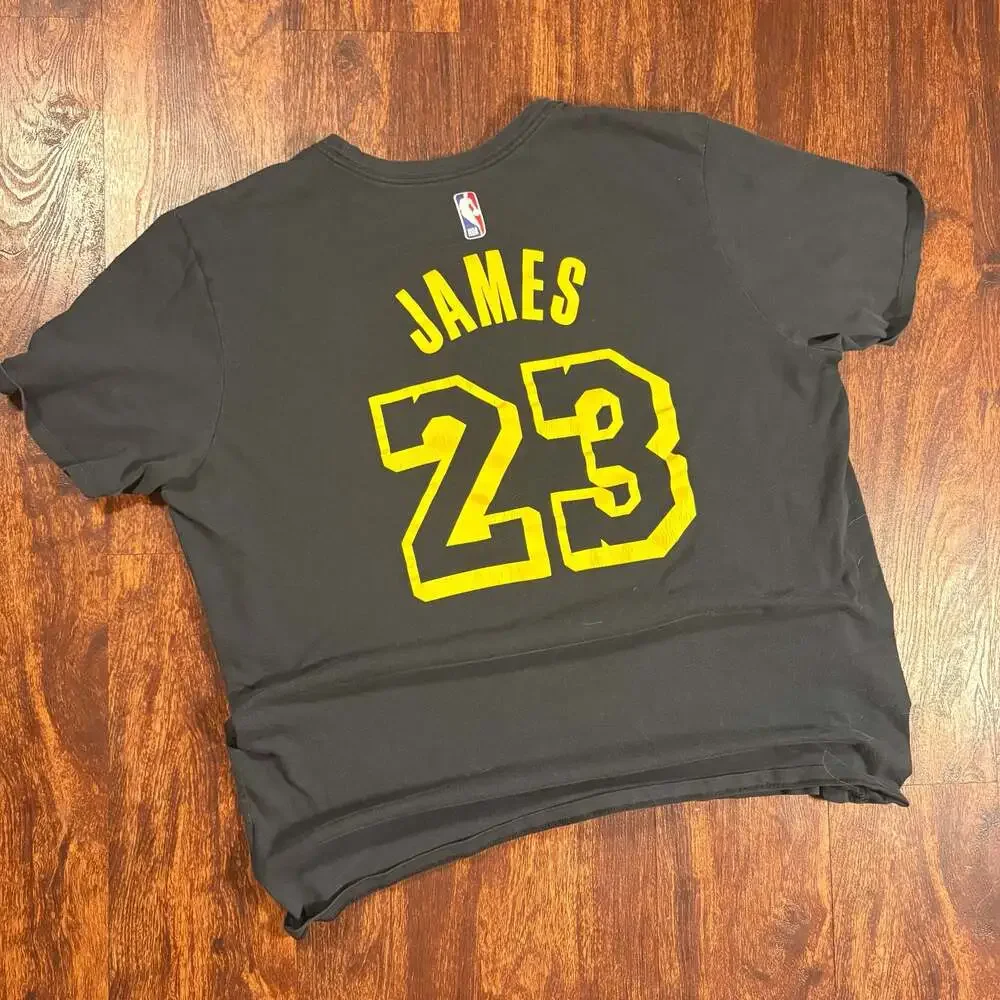 Nike Los Angeles Lakers LeBron James #23 Dri-FIT T-Shirt